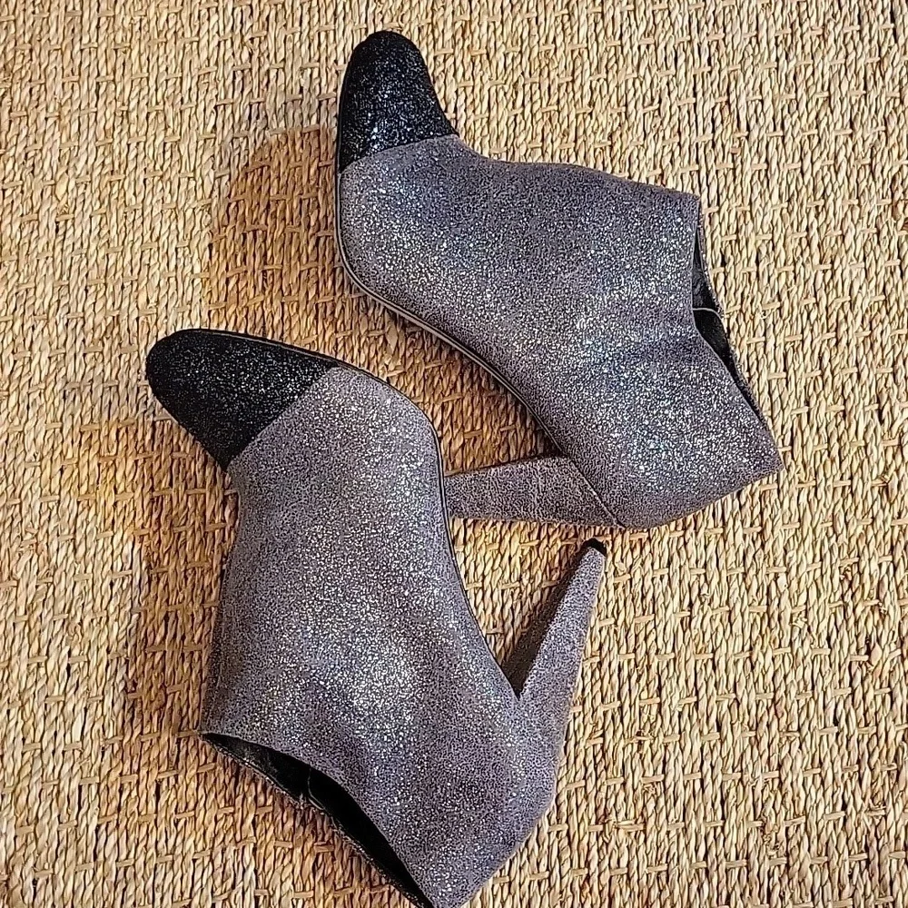 VINCE CAMUTO gray and black leather sparkle bootie shoes.  Size is 8 or 38.